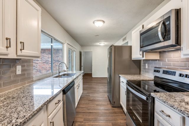 5220 Bartlett Drive, The Colony, TX 75056