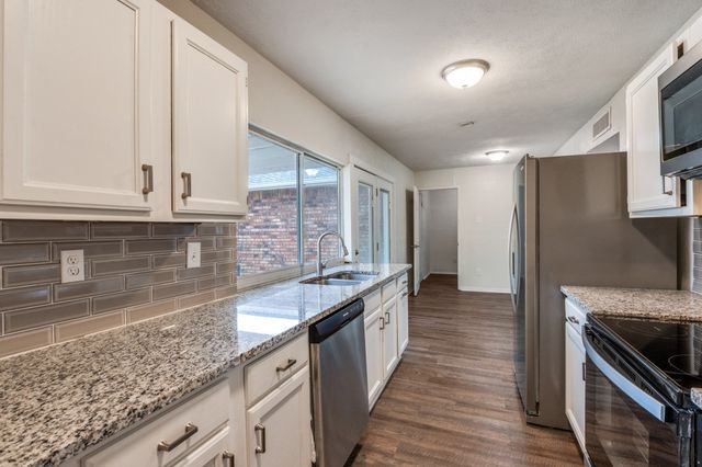 5220 Bartlett Drive, The Colony, TX 75056