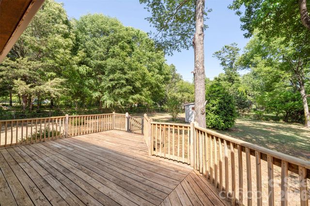 2008 Rock Springs Circle, Denver, NC 28037