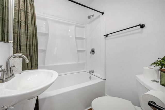 896 Indian Trail, Akron, OH 44314