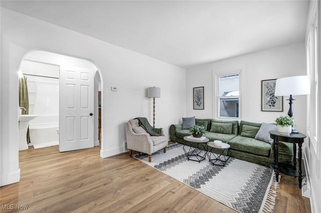 896 Indian Trail, Akron, OH 44314