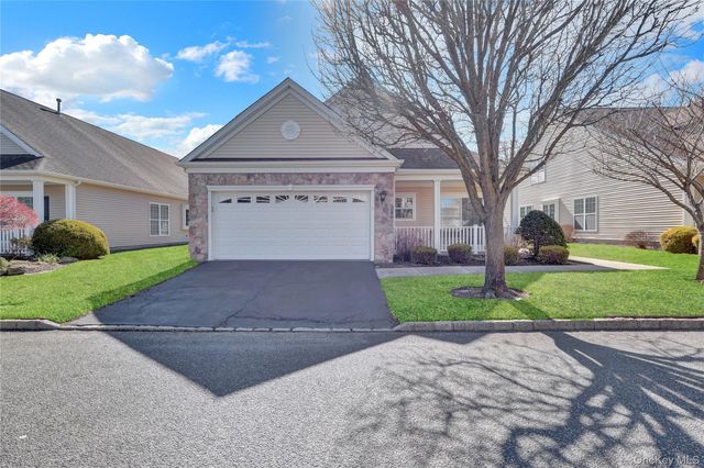 3 Louden Loop, Mount Sinai, NY 11766