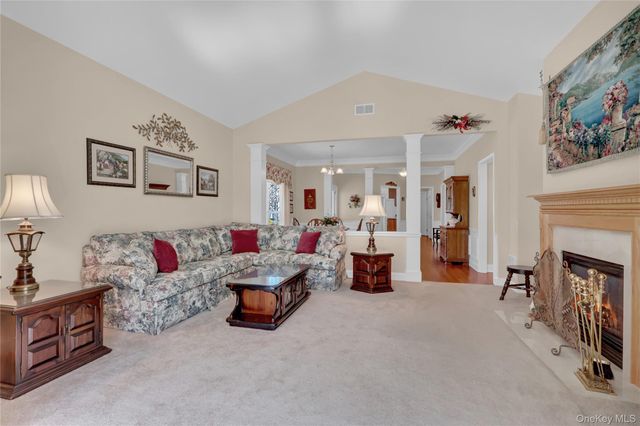 3 Louden Loop, Mount Sinai, NY 11766