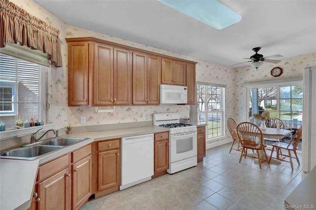 3 Louden Loop, Mount Sinai, NY 11766