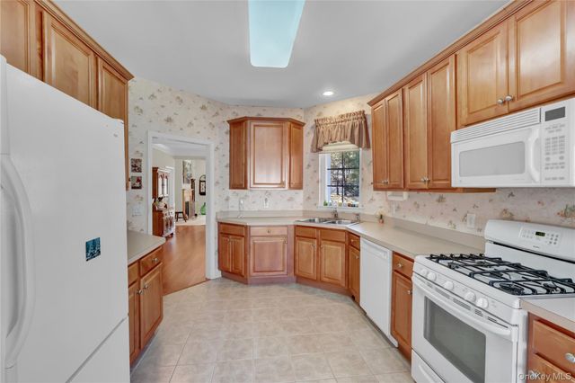 3 Louden Loop, Mount Sinai, NY 11766