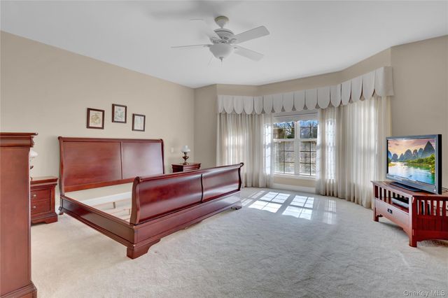 3 Louden Loop, Mount Sinai, NY 11766