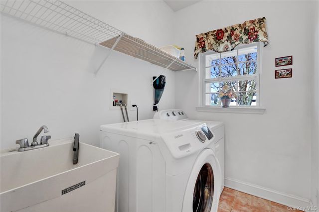 3 Louden Loop, Mount Sinai, NY 11766