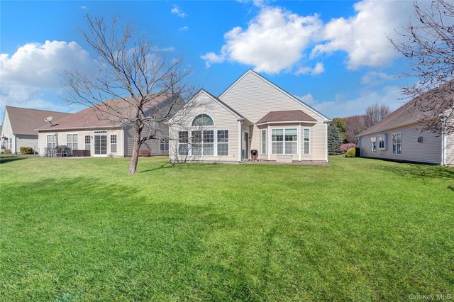 3 Louden Loop, Mount Sinai, NY 11766