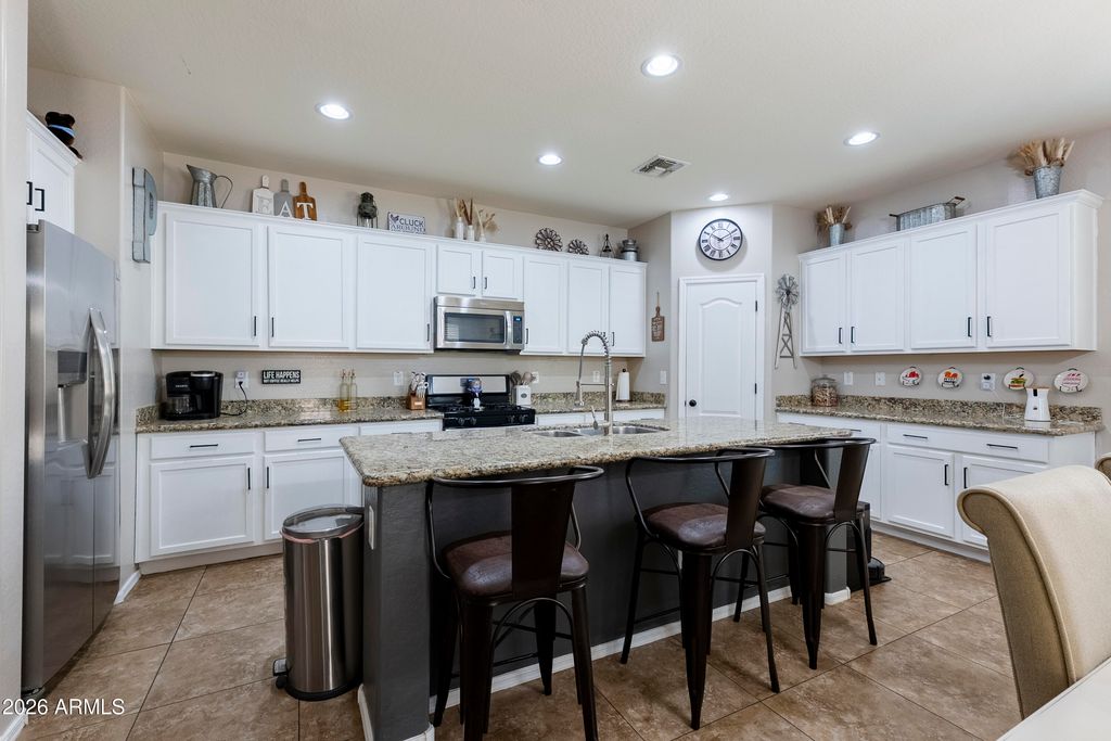 Image 5 of property listing at 20958 E PECAN Lane, Queen Creek, AZ 85142
