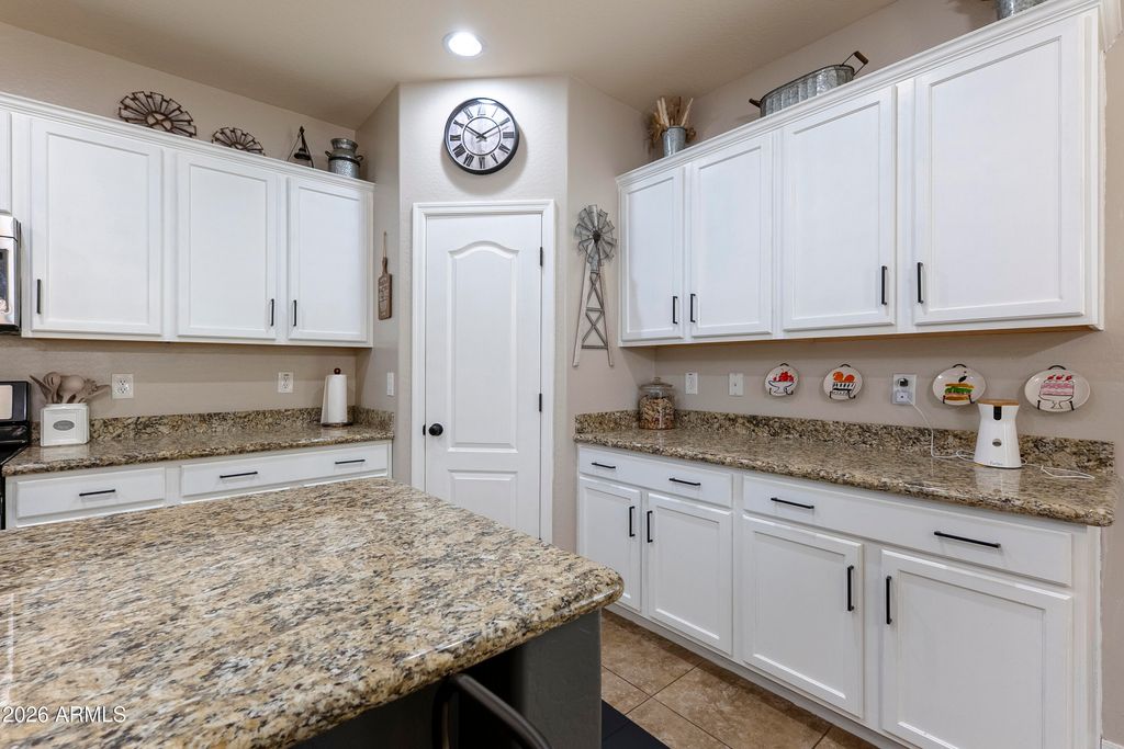 Image 6 of property listing at 20958 E PECAN Lane, Queen Creek, AZ 85142