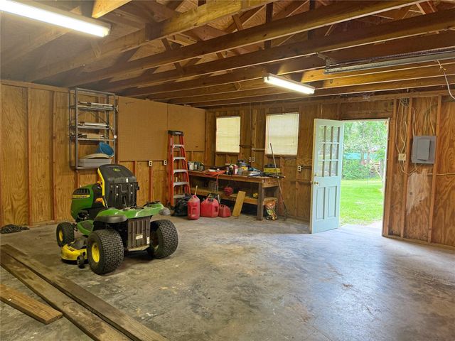 67 Pine Place, Point Blank, TX 77364