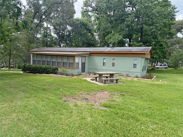 67 Pine Place, Point Blank, TX 77364
