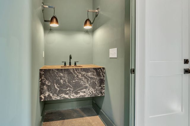 5917D Robertson Ave, Nashville, TN 37209