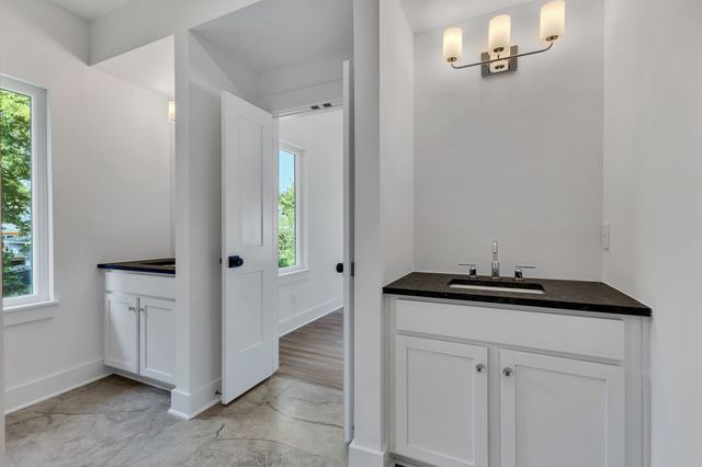 5917D Robertson Ave, Nashville, TN 37209