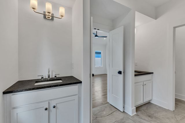 5917D Robertson Ave, Nashville, TN 37209