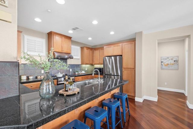 20582 Murano Circle, Cupertino, CA 95014