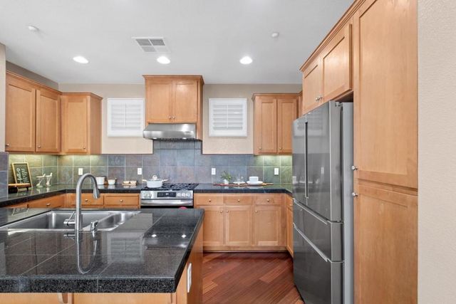 20582 Murano Circle, Cupertino, CA 95014