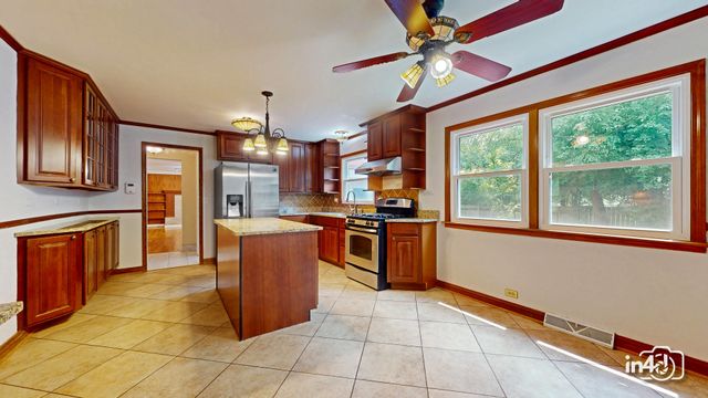 2745 Covert Road, Glenview, IL 60025
