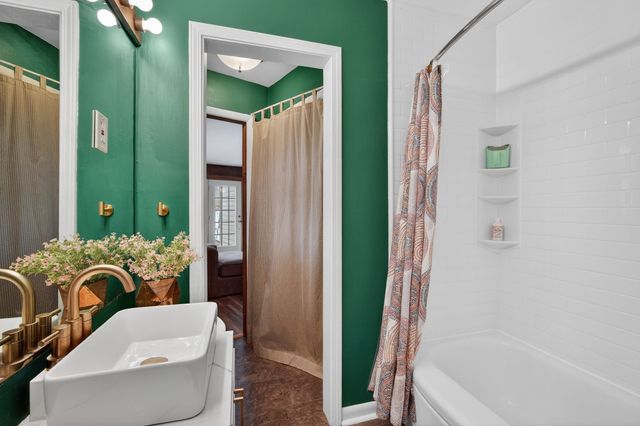 505 Valhigh Road, West Des Moines, IA 50265