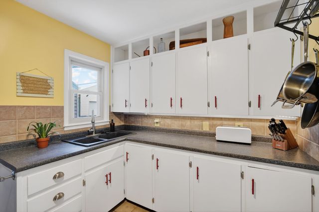 505 Valhigh Road, West Des Moines, IA 50265