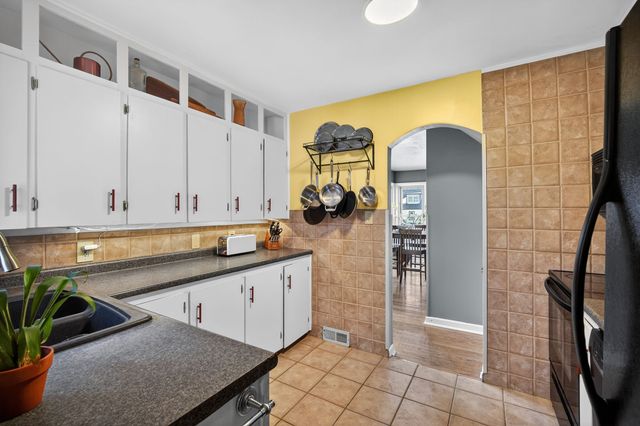 505 Valhigh Road, West Des Moines, IA 50265