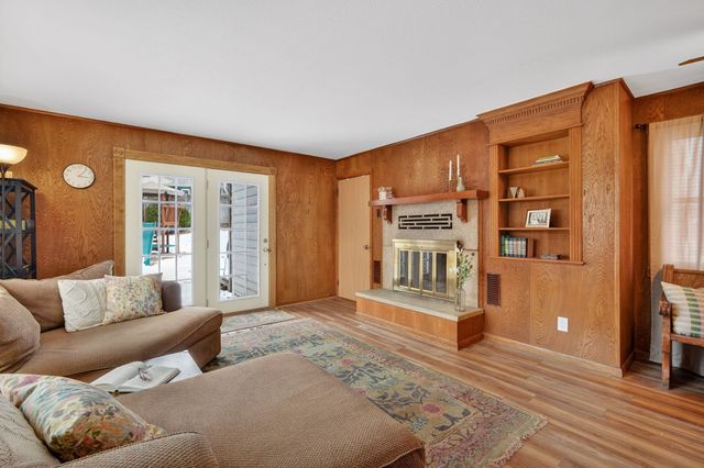 505 Valhigh Road, West Des Moines, IA 50265