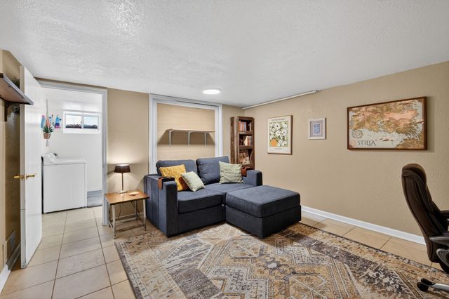 505 Valhigh Road, West Des Moines, IA 50265