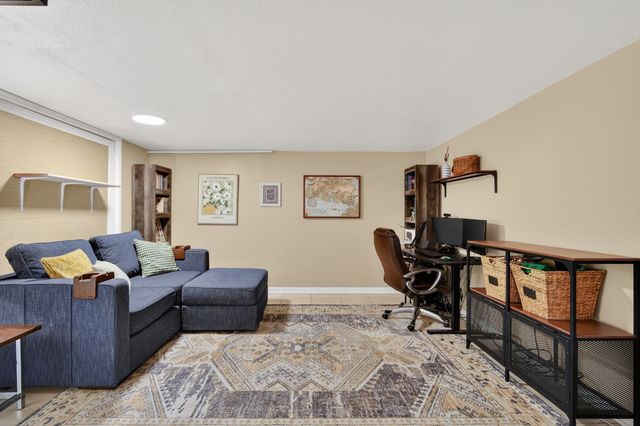 505 Valhigh Road, West Des Moines, IA 50265