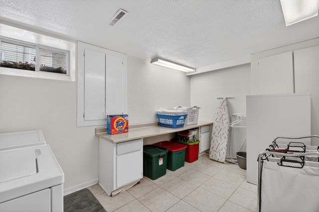 505 Valhigh Road, West Des Moines, IA 50265