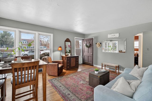 505 Valhigh Road, West Des Moines, IA 50265