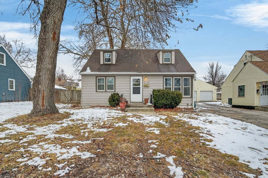 505 Valhigh Road, West Des Moines, IA 50265