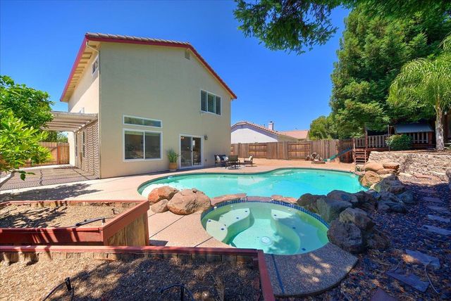 2835 Augusta Ct, Rocklin, CA 95765