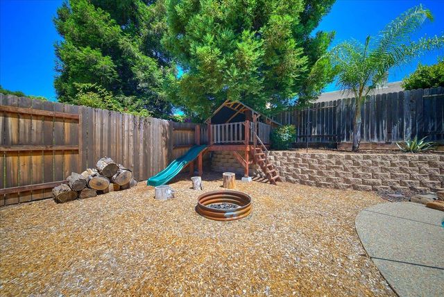 2835 Augusta Ct, Rocklin, CA 95765