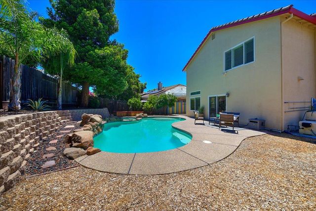 2835 Augusta Ct, Rocklin, CA 95765