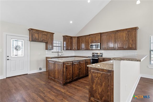 805 N Main Street, Mcgregor, TX 76657