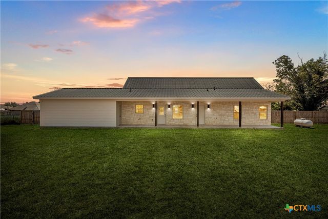 805 N Main Street, Mcgregor, TX 76657