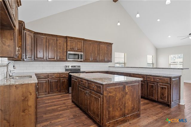 805 N Main Street, Mcgregor, TX 76657