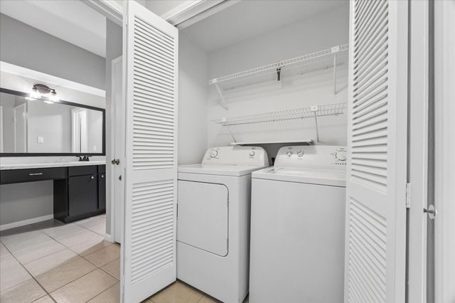 2100 Tanglewilde Street 124, Houston, TX 77063