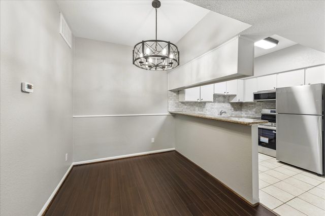 2100 Tanglewilde Street 124, Houston, TX 77063