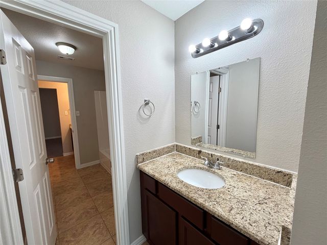 2324 Bloomfield Drive, Arlington, TX 76012