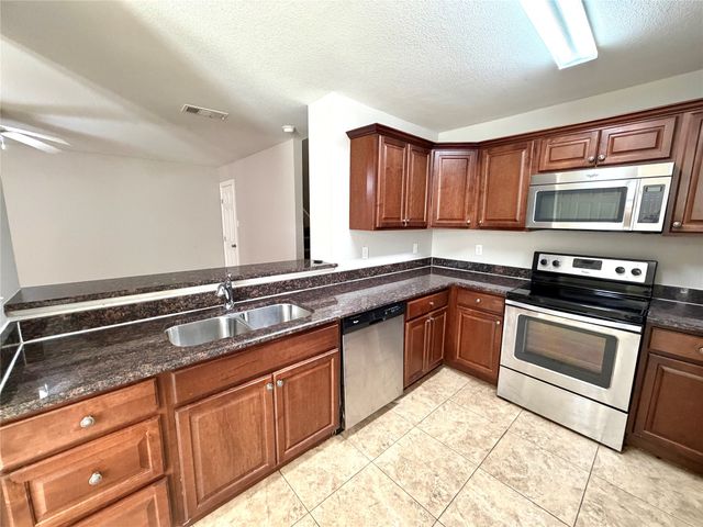 2324 Bloomfield Drive, Arlington, TX 76012
