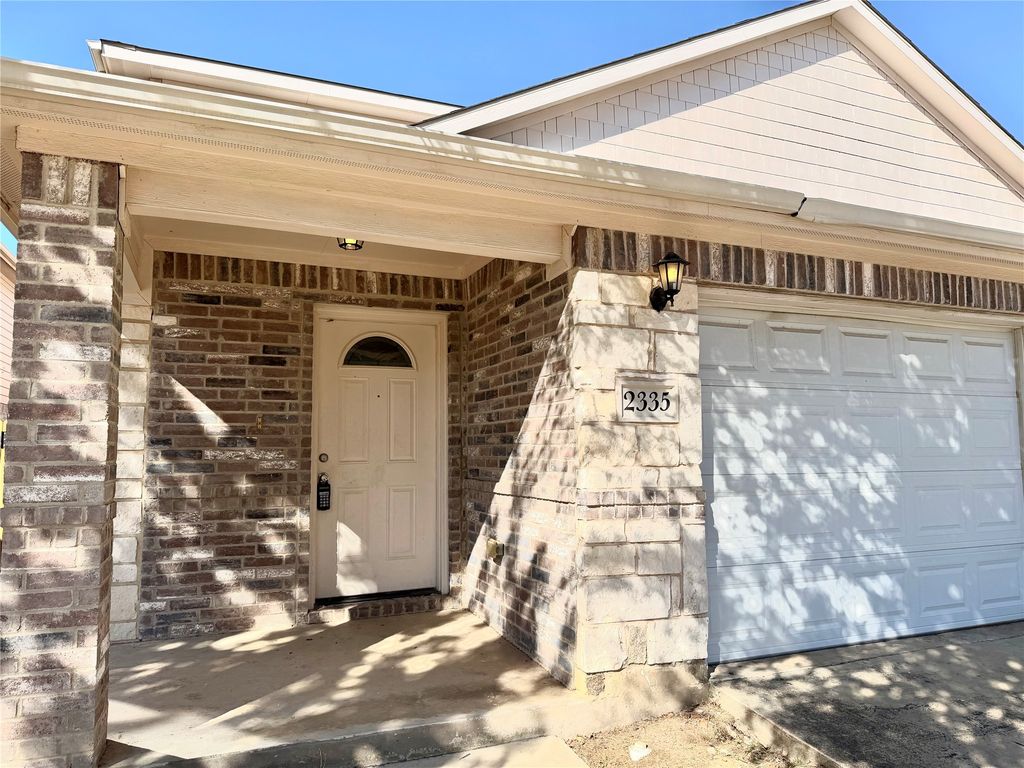 2324 Bloomfield Drive, Arlington, TX 76012