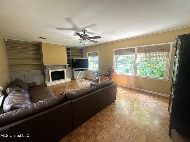 650 Meadowbrook Road, Jackson, MS 39206