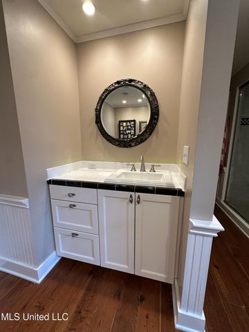 650 Meadowbrook Road, Jackson, MS 39206