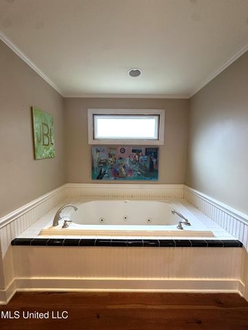 650 Meadowbrook Road, Jackson, MS 39206