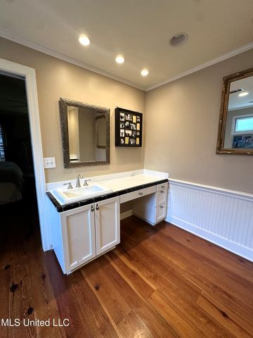 650 Meadowbrook Road, Jackson, MS 39206