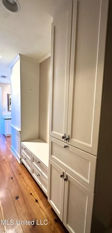 650 Meadowbrook Road, Jackson, MS 39206