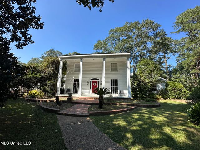 650 Meadowbrook Road, Jackson, MS 39206