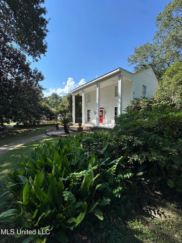 650 Meadowbrook Road, Jackson, MS 39206
