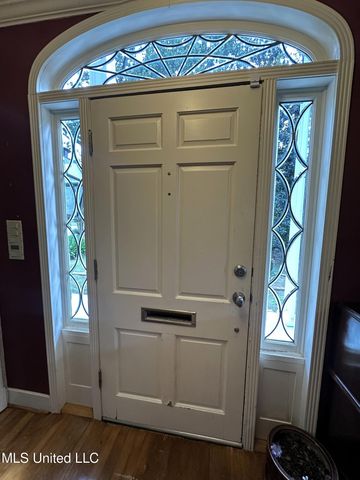 650 Meadowbrook Road, Jackson, MS 39206